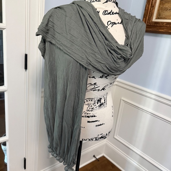Chico's Pom Pom Scarf, olive/gray NOS - Picture 4 of 4